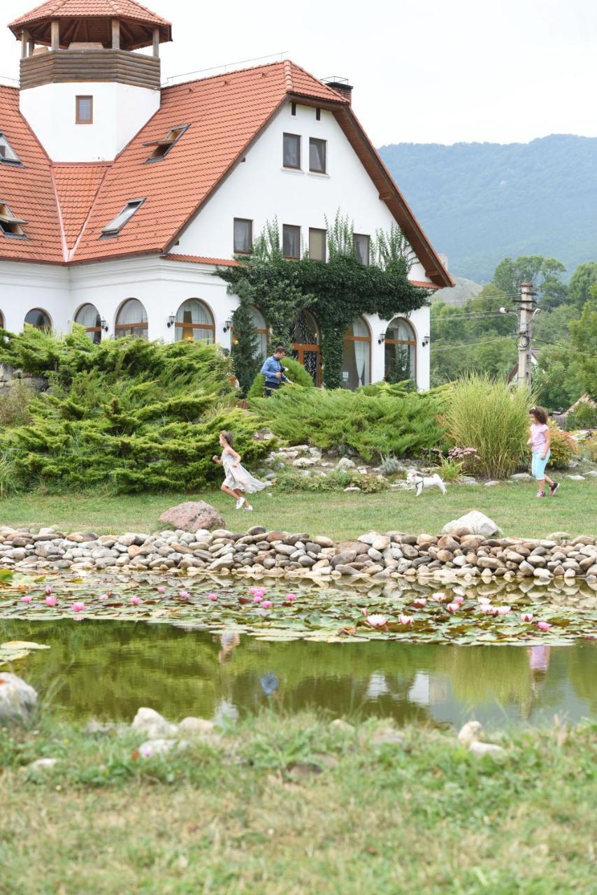 Conacul Secuiesc-Szekelyko Kuria Hotel Coltesti Eksteriør billede